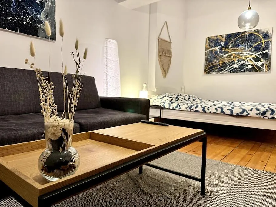 Sofia Sweet Spot: Central & Cozy contacts